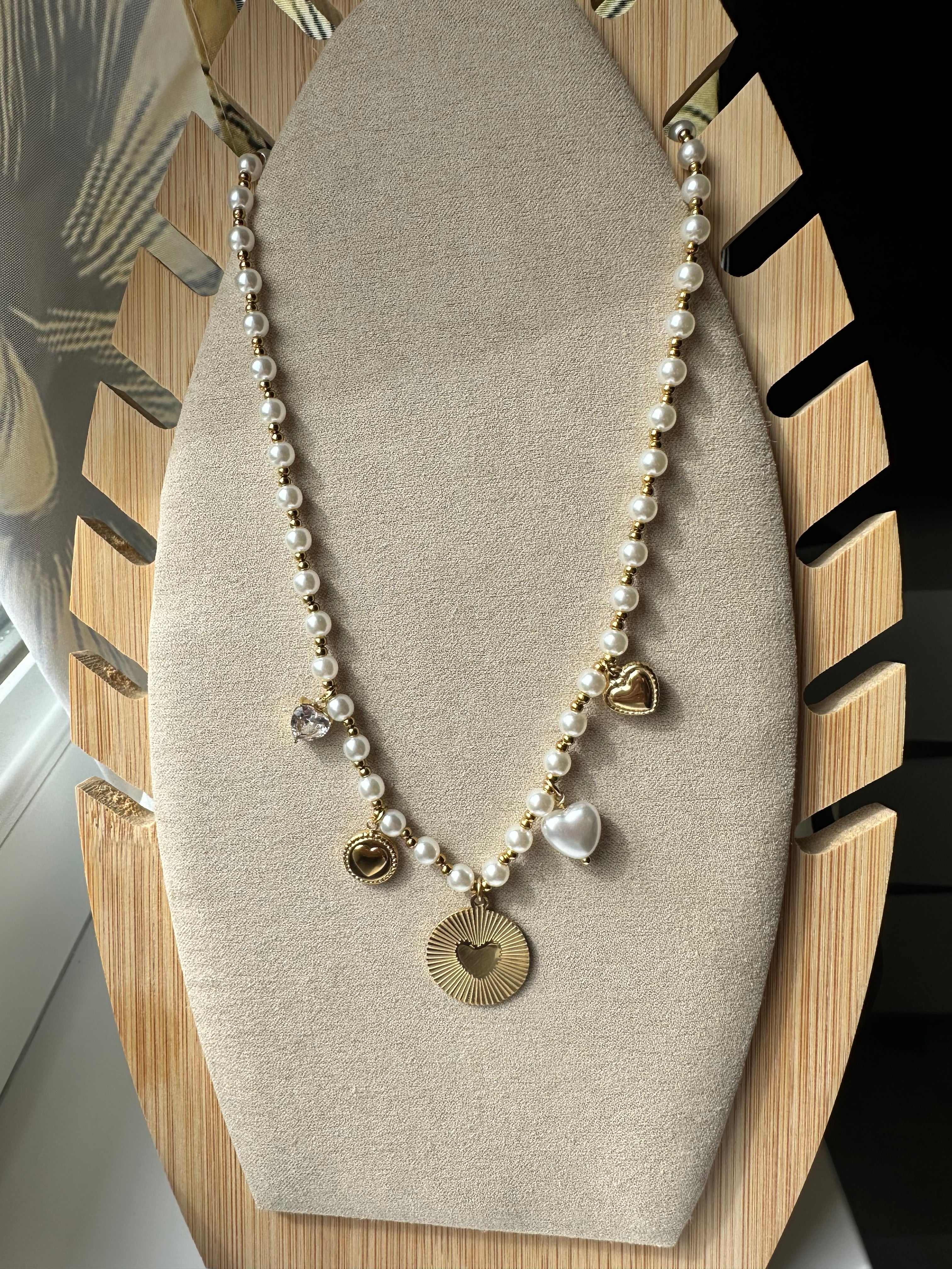 Collier "Amour Pluriel" – Multi Breloques & Perles Satinées