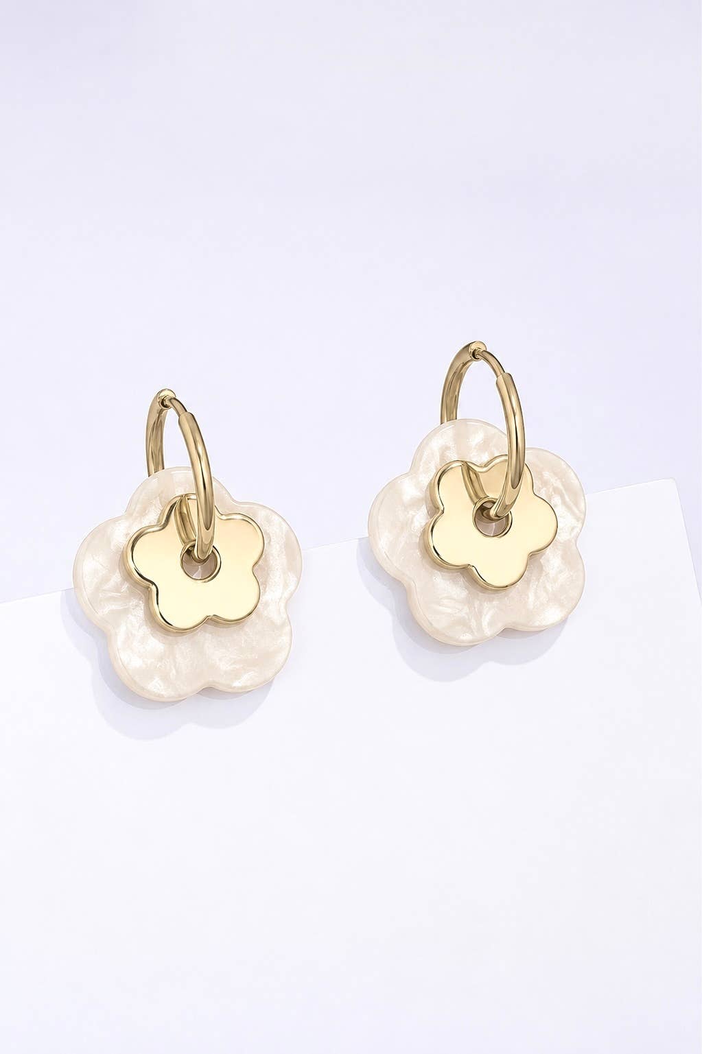 Boucles d'oreilles «Fleurs d’été» Blanc