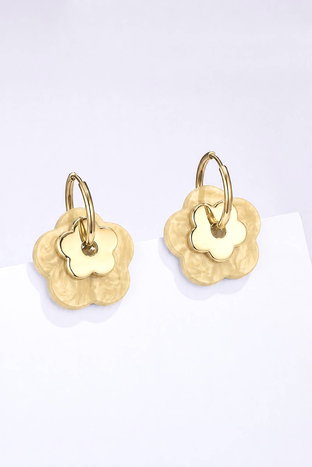 Boucles d'oreilles «Fleurs d’été» Beige